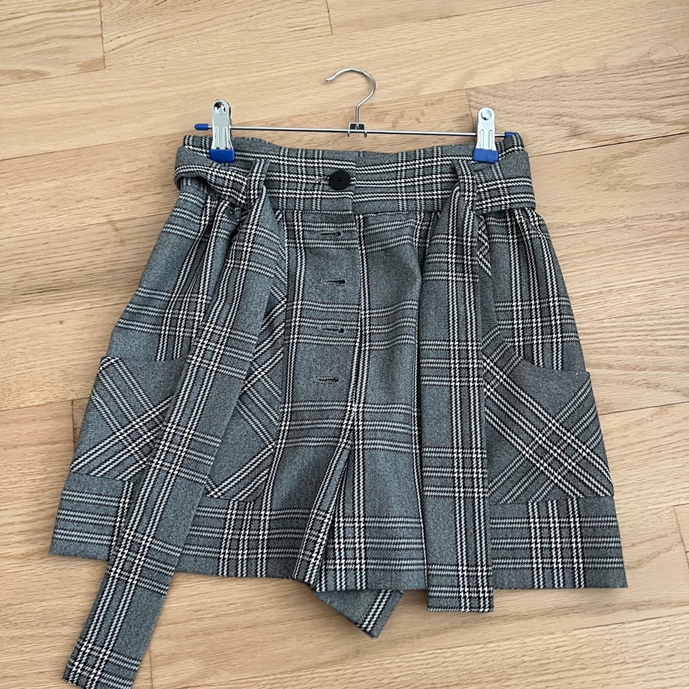 Maje shorts in grey and white